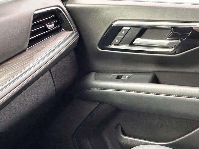 2025 Chevrolet Suburban 4WD LT