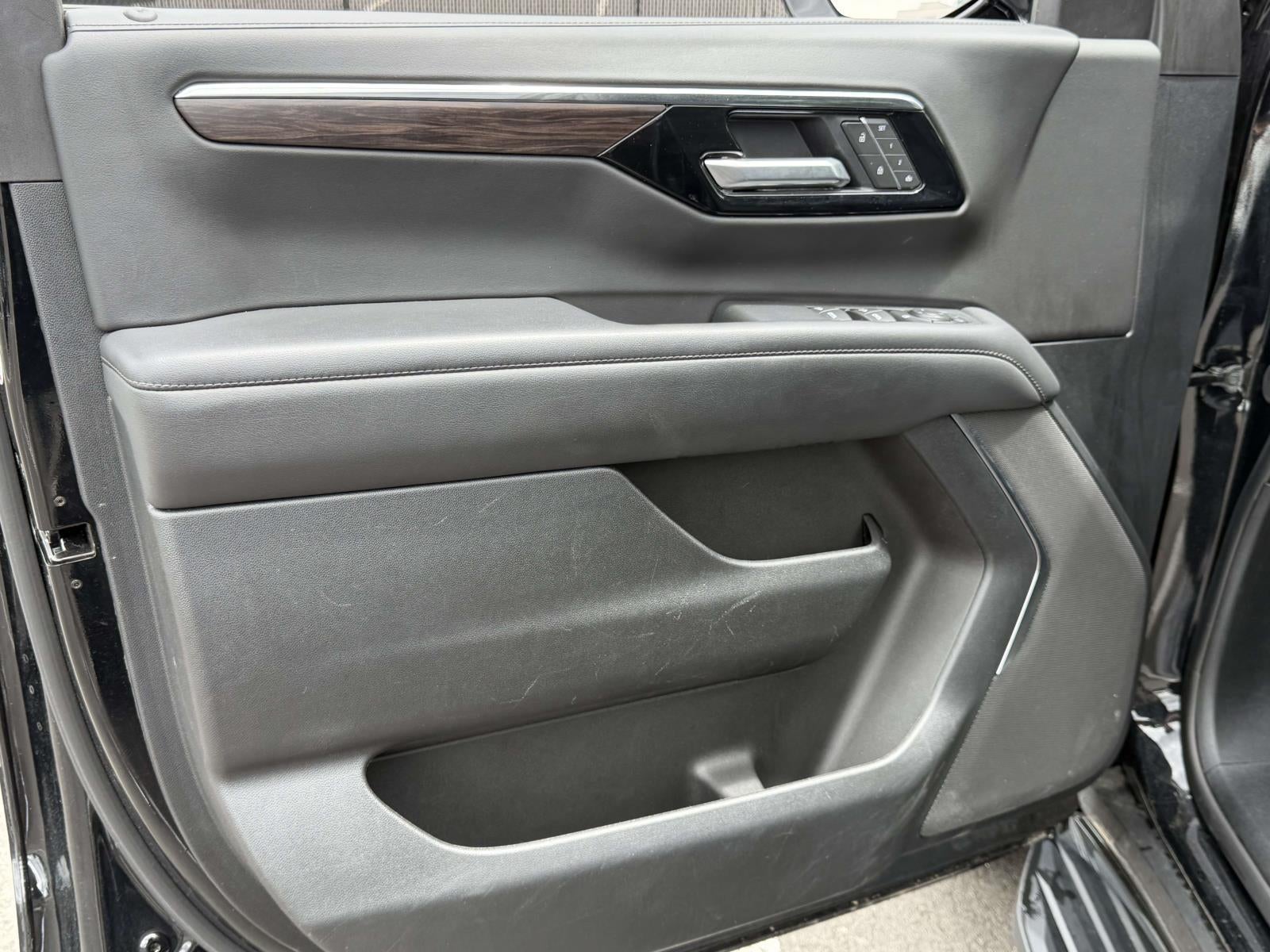 2025 Chevrolet Suburban 4WD LT