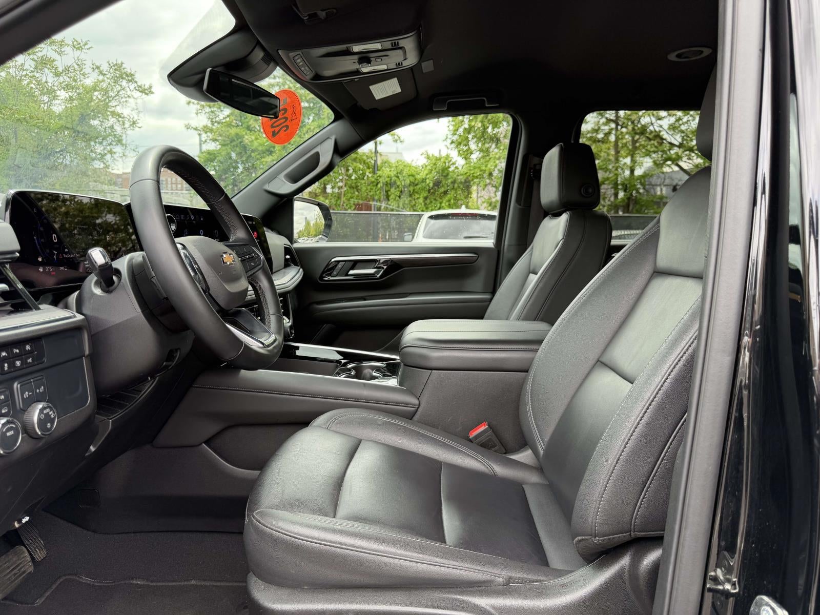2025 Chevrolet Suburban 4WD LT