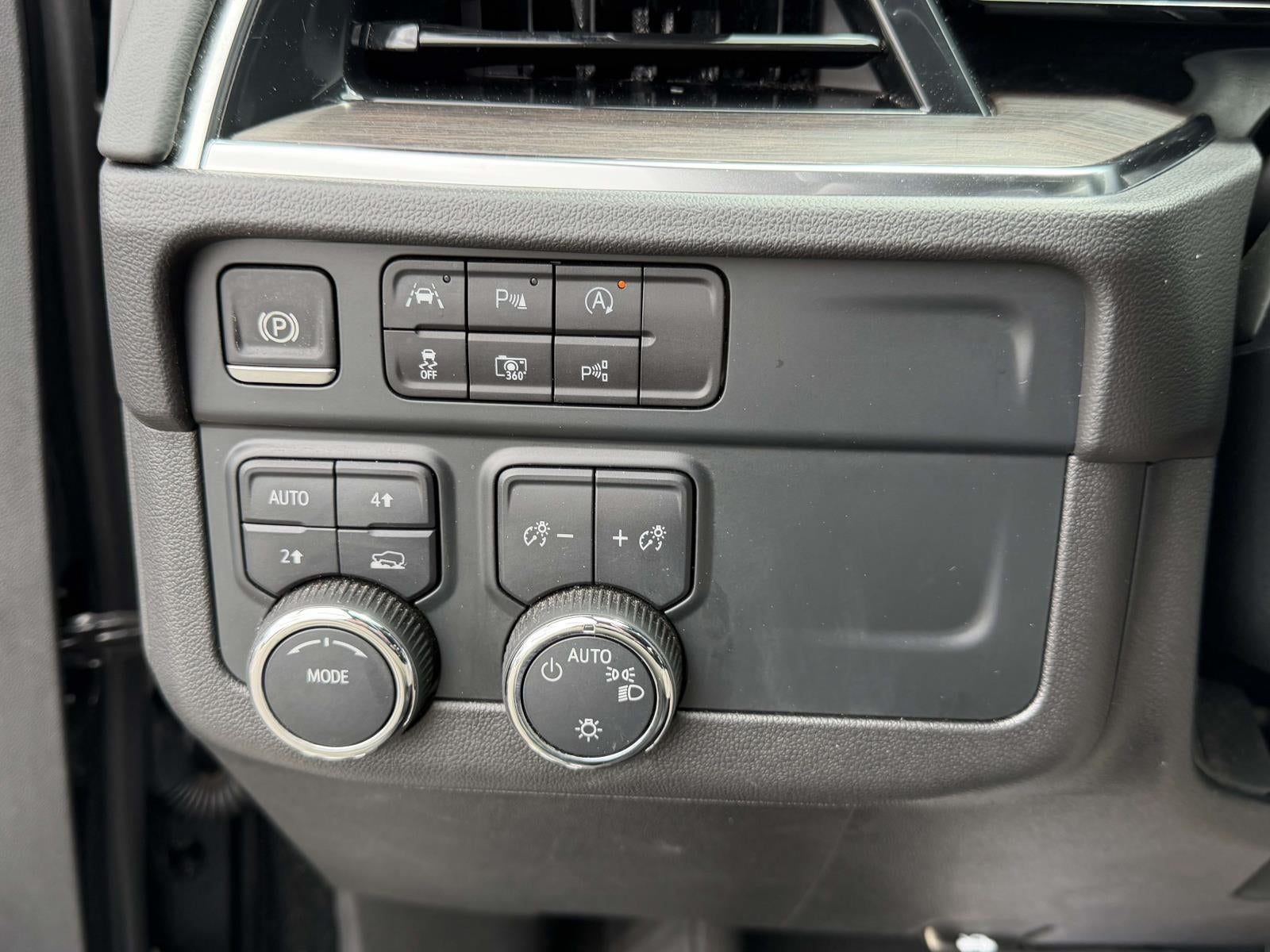 2025 Chevrolet Suburban 4WD LT