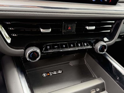 2025 Chevrolet Suburban 4WD LT