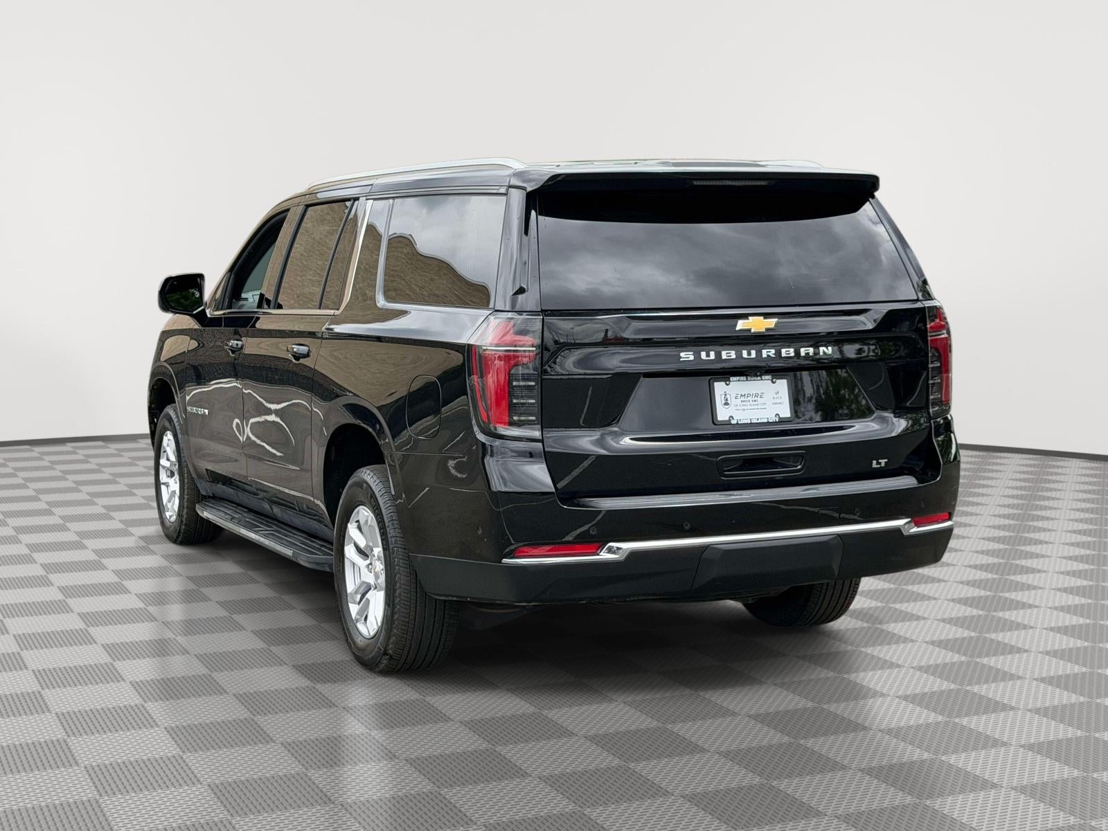 2025 Chevrolet Suburban 4WD LT