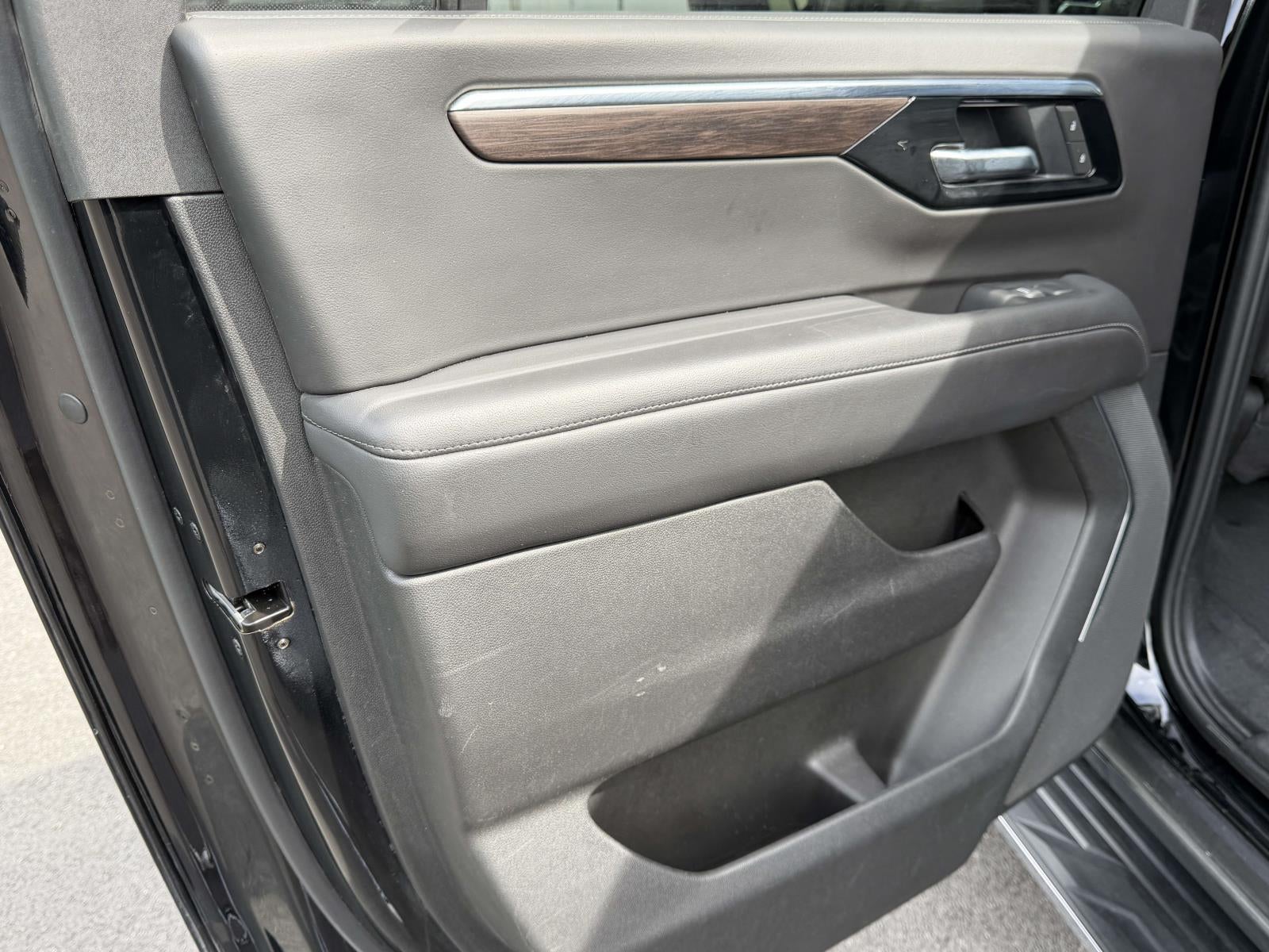 2025 Chevrolet Suburban 4WD LT