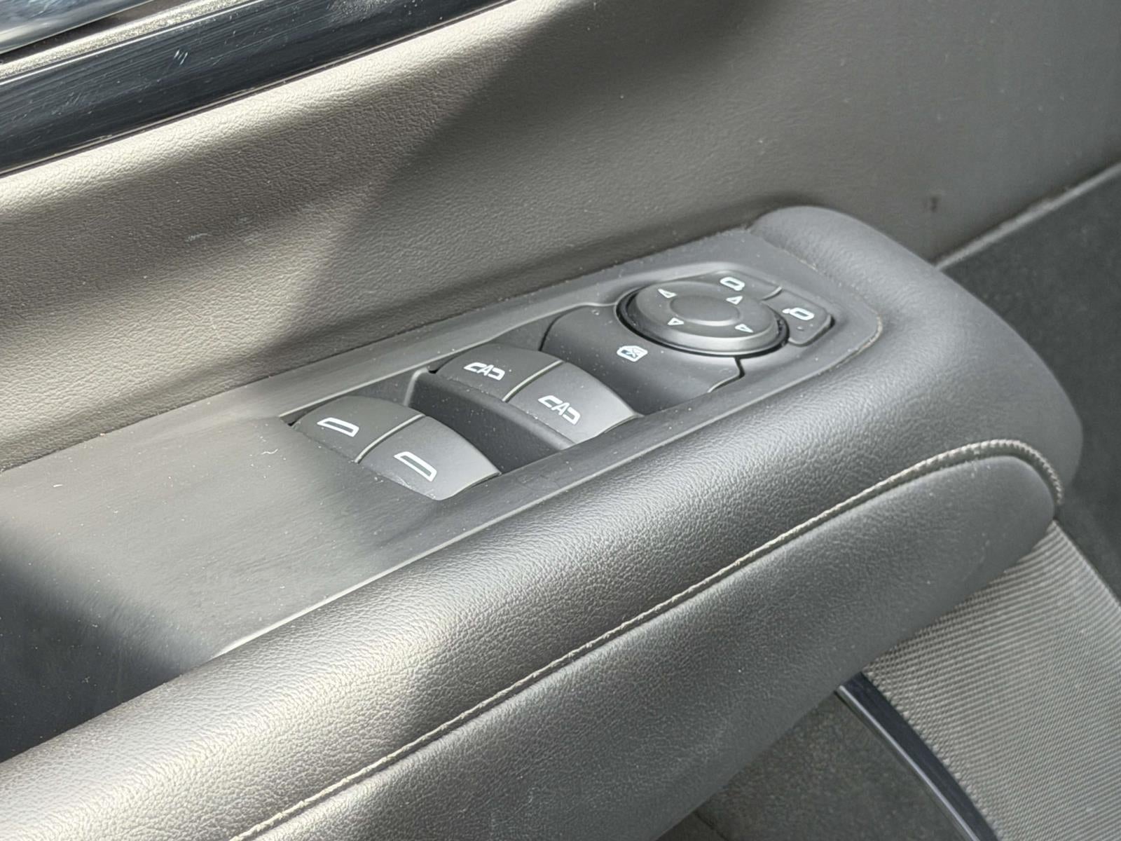 2025 Chevrolet Suburban 4WD LT