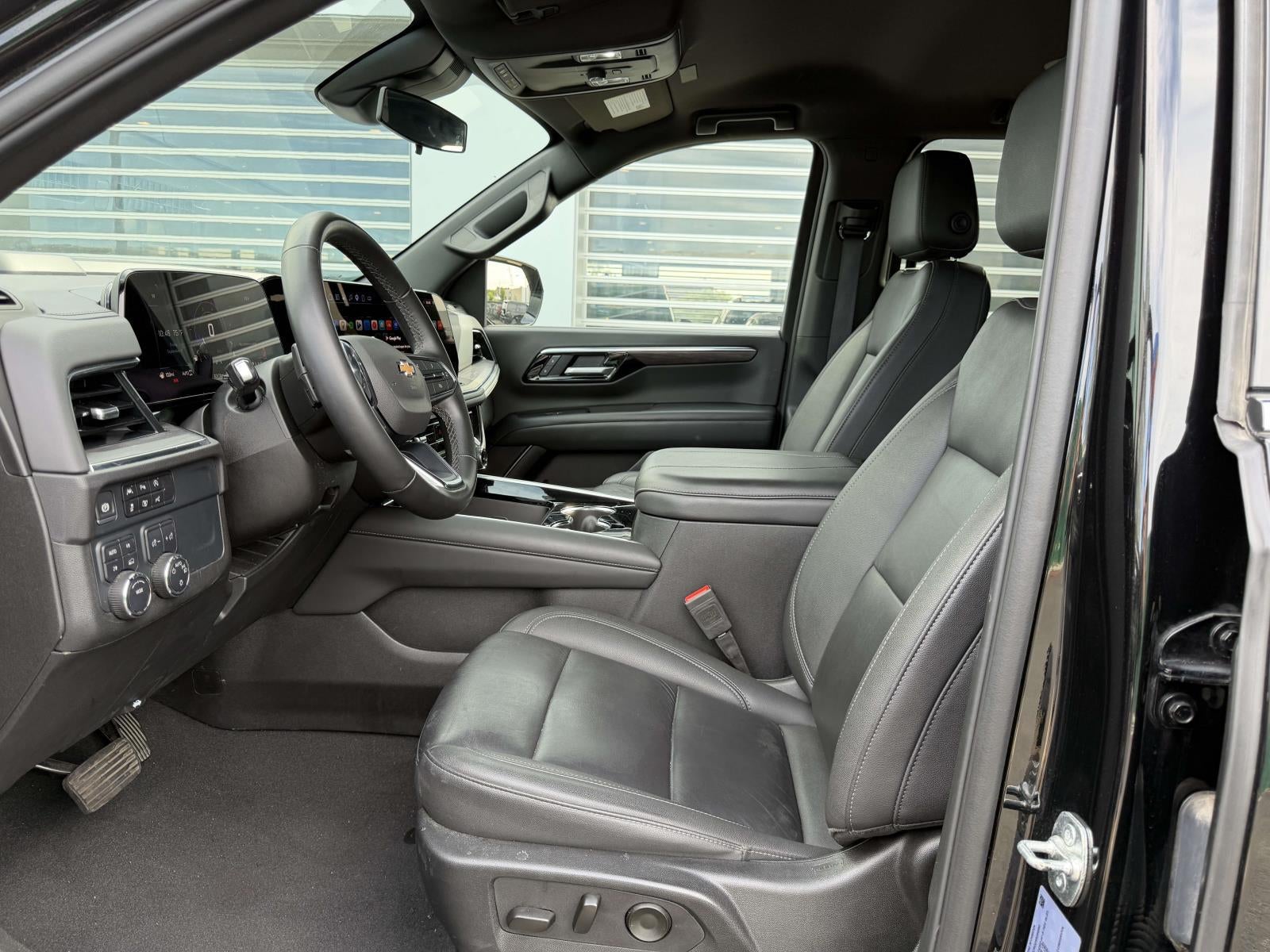 2025 Chevrolet Suburban 4WD LT