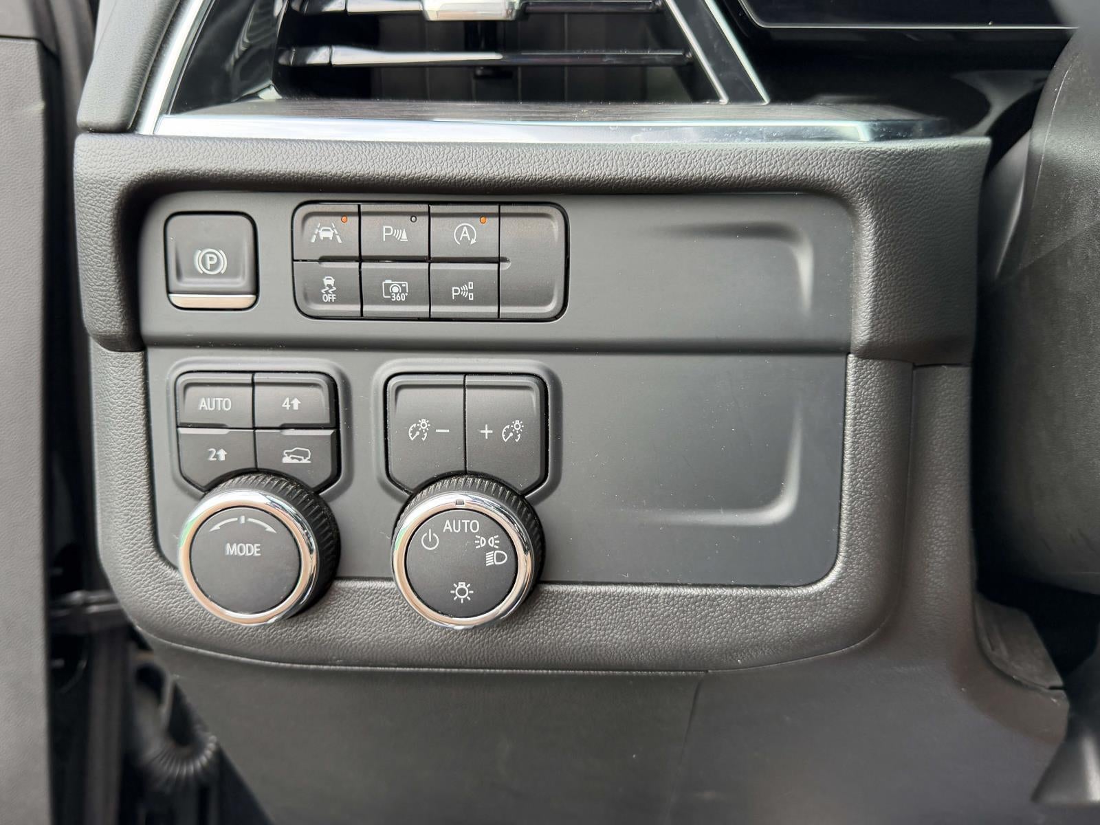 2025 Chevrolet Suburban 4WD LT