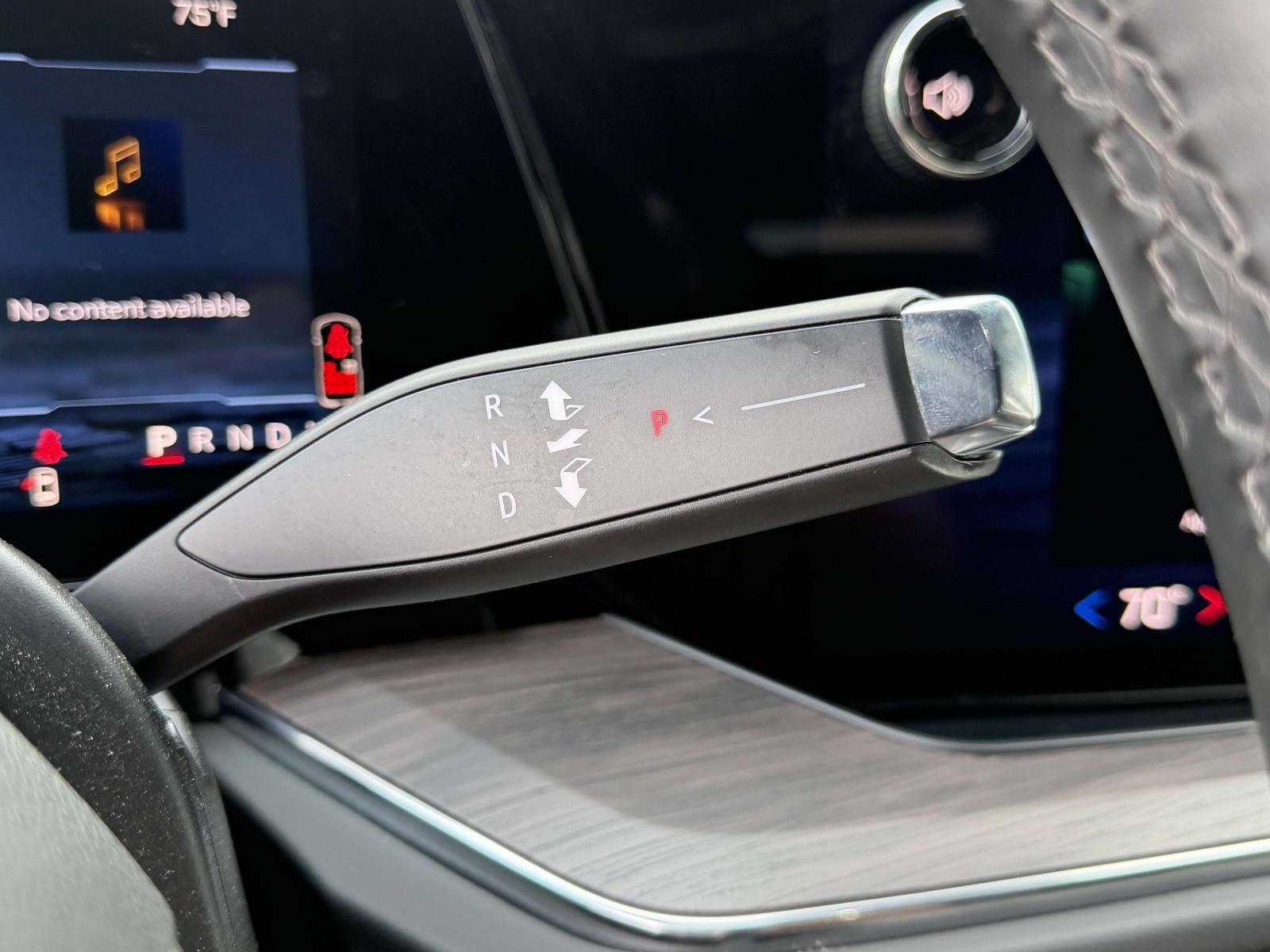 2025 Chevrolet Suburban 4WD LT