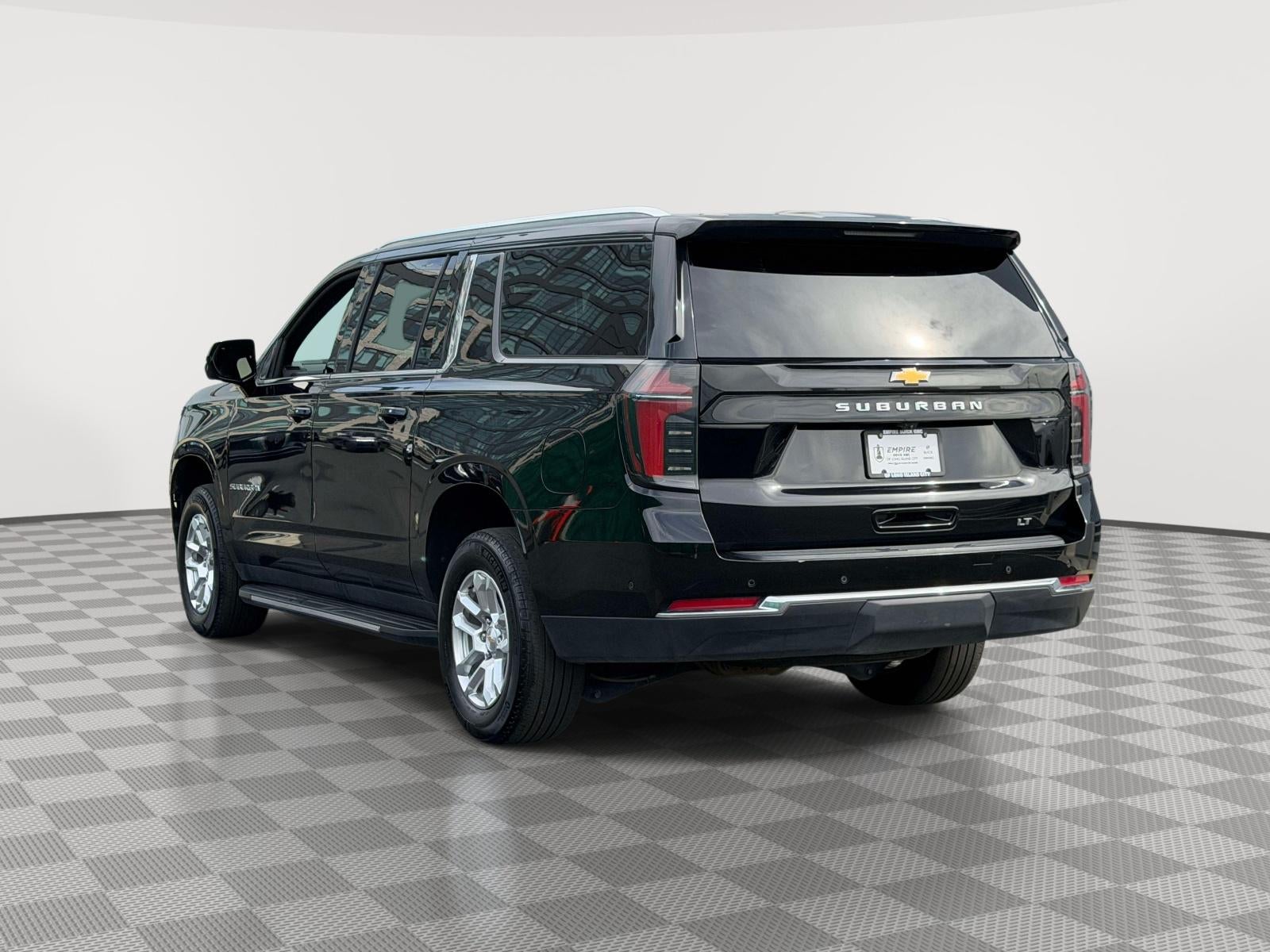 2025 Chevrolet Suburban 4WD LT