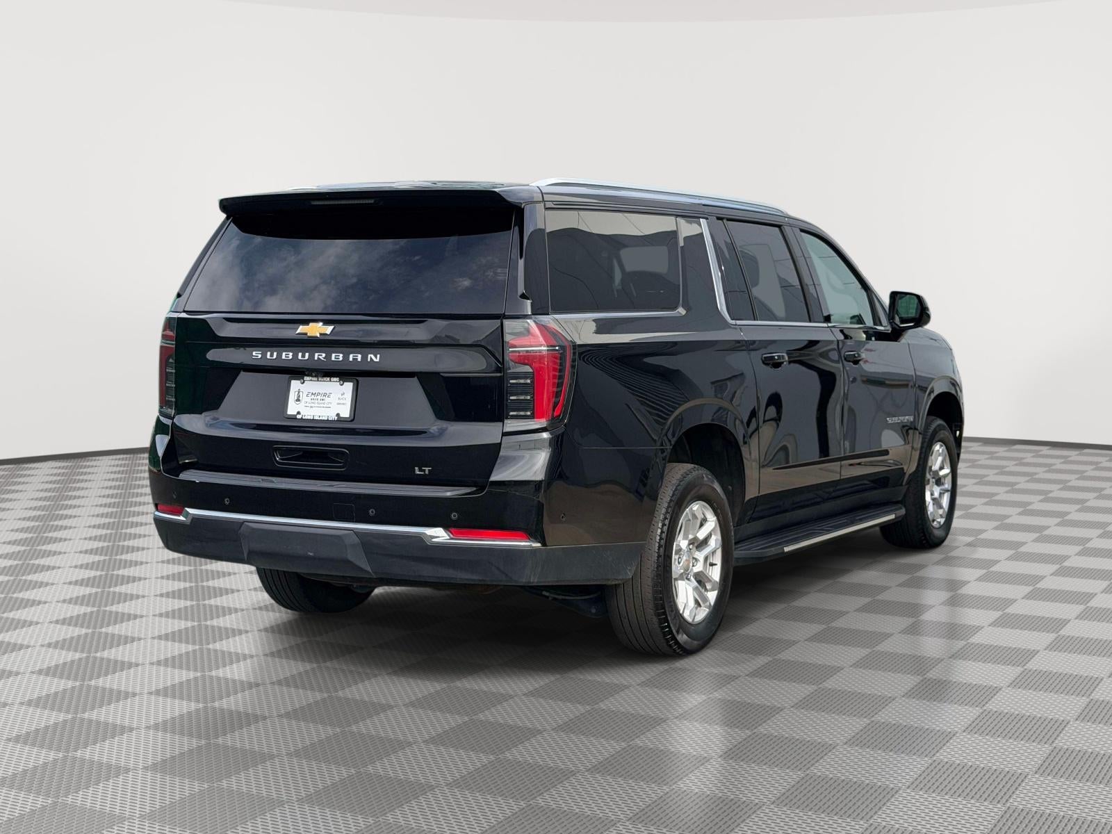 2025 Chevrolet Suburban 4WD LT