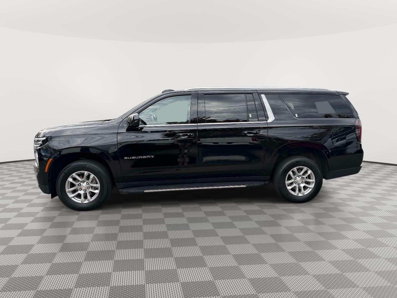 2025 Chevrolet Suburban 4WD LT