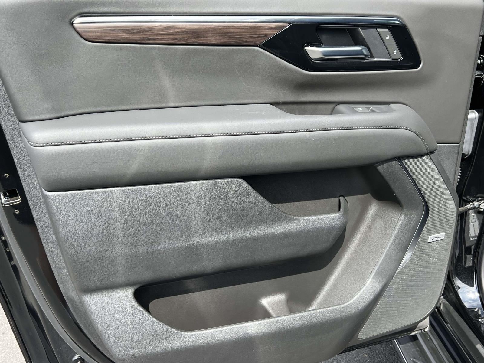 2025 Chevrolet Suburban LT