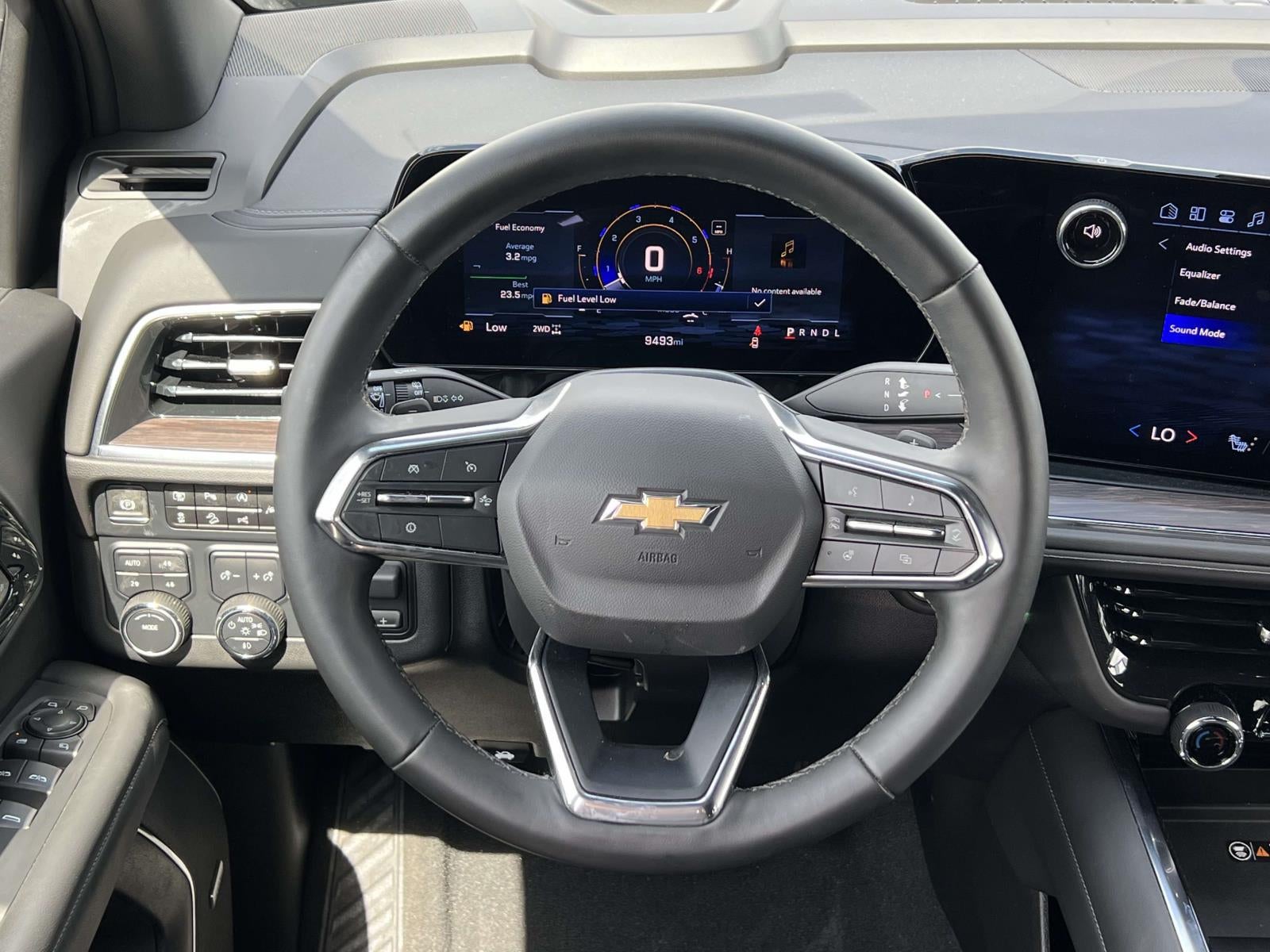 2025 Chevrolet Suburban LT