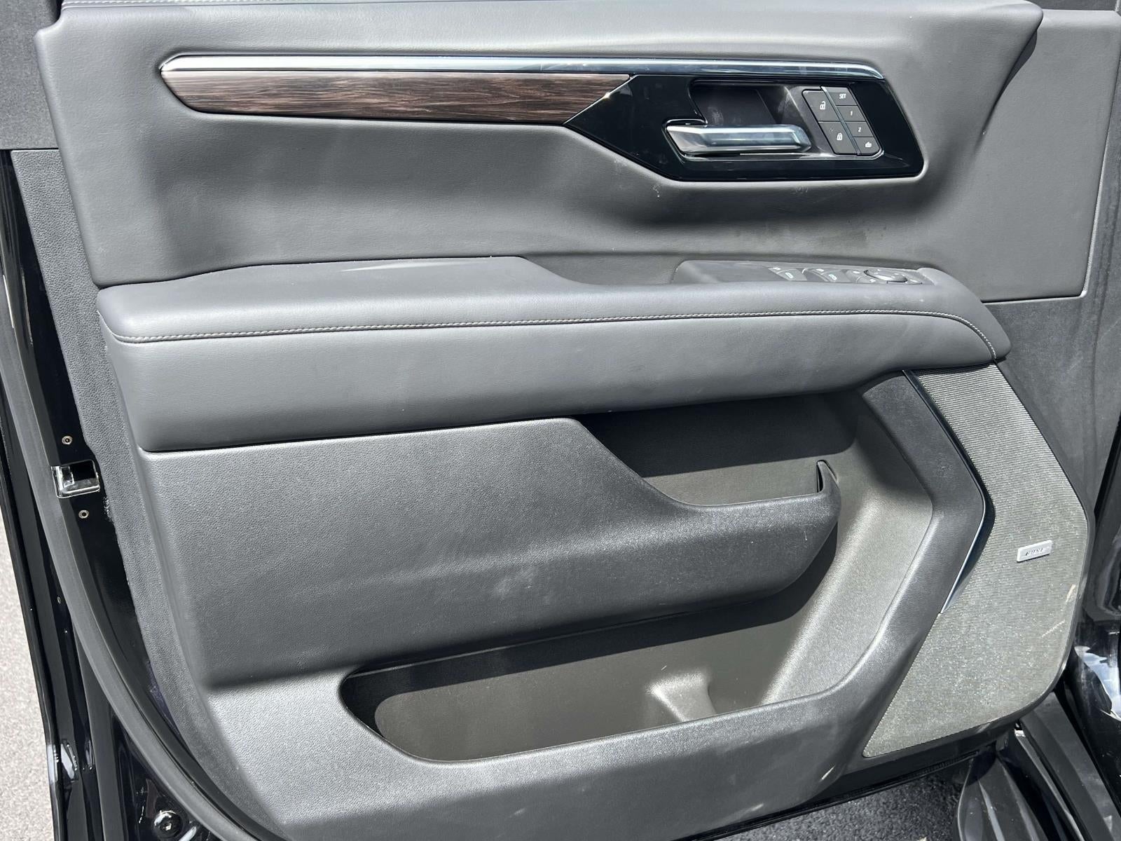 2025 Chevrolet Suburban LT