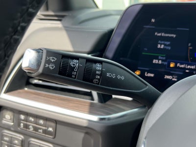 2025 Chevrolet Suburban LT