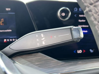 2025 Chevrolet Suburban LT