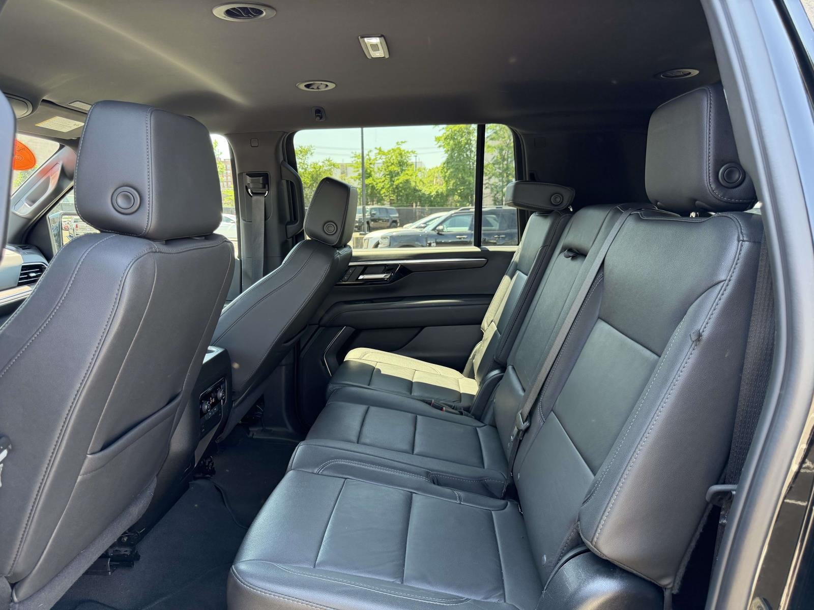 2025 Chevrolet Suburban 4WD LT