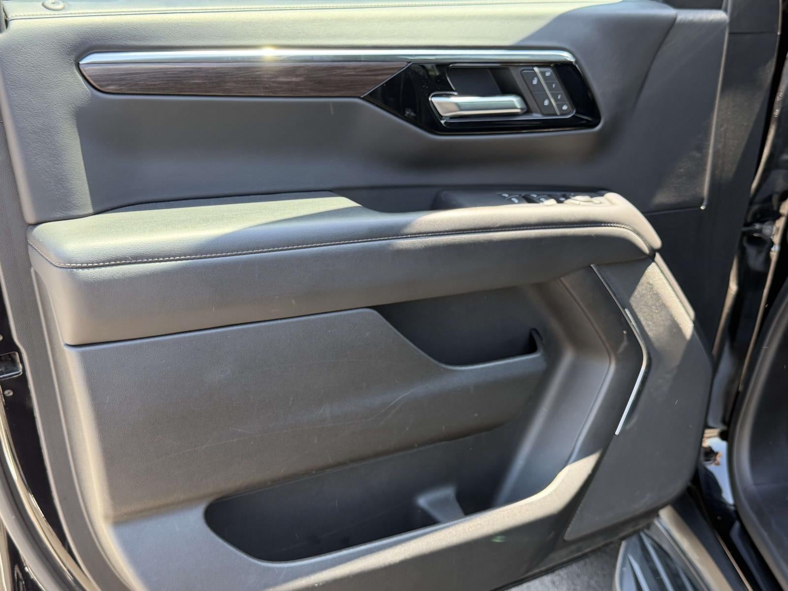 2025 Chevrolet Suburban 4WD LT