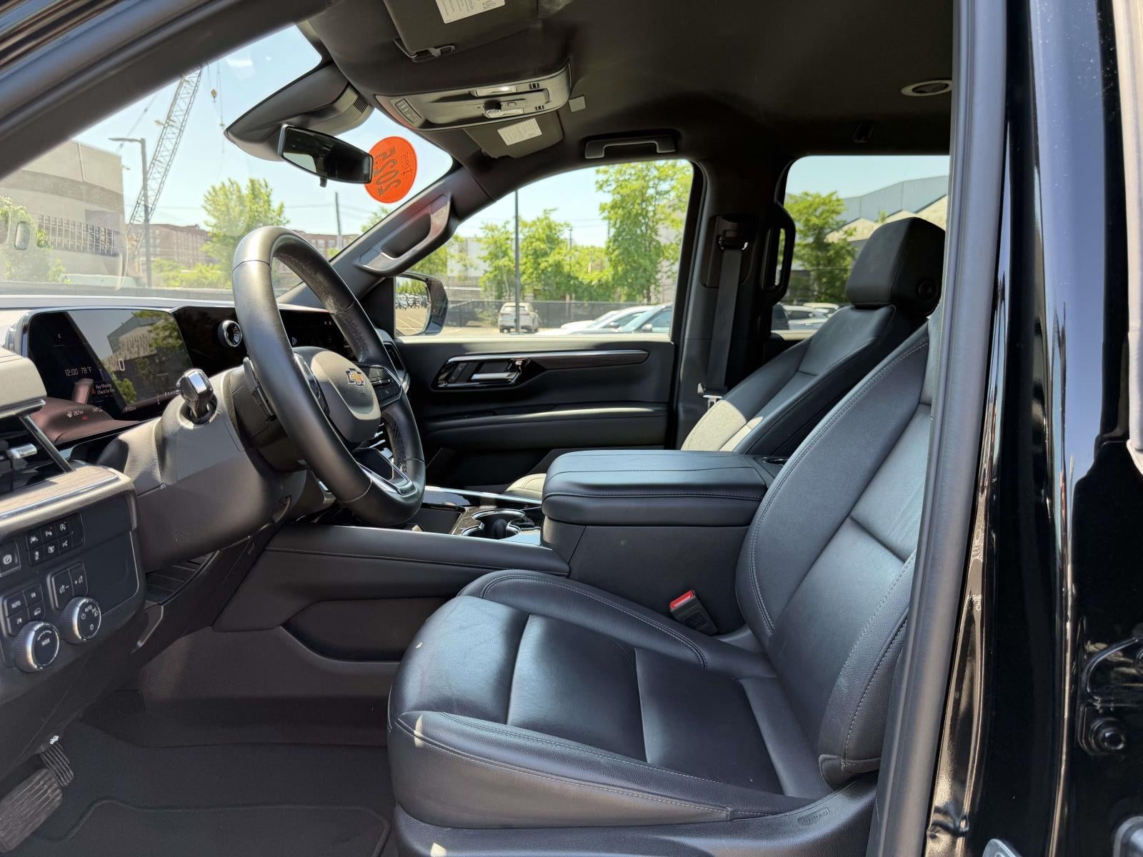 2025 Chevrolet Suburban 4WD LT