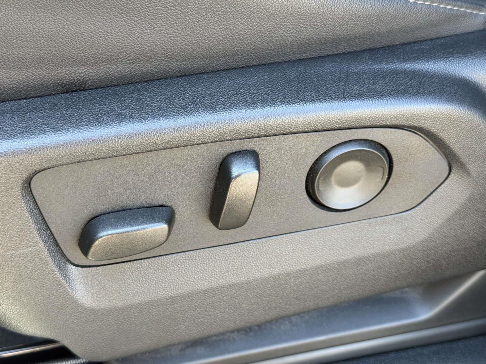 2025 Chevrolet Suburban 4WD LT