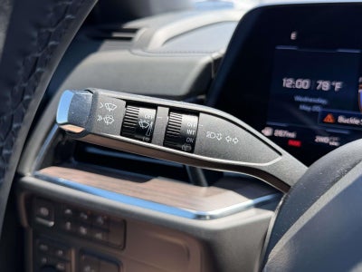 2025 Chevrolet Suburban 4WD LT
