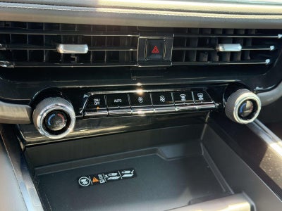 2025 Chevrolet Suburban 4WD LT