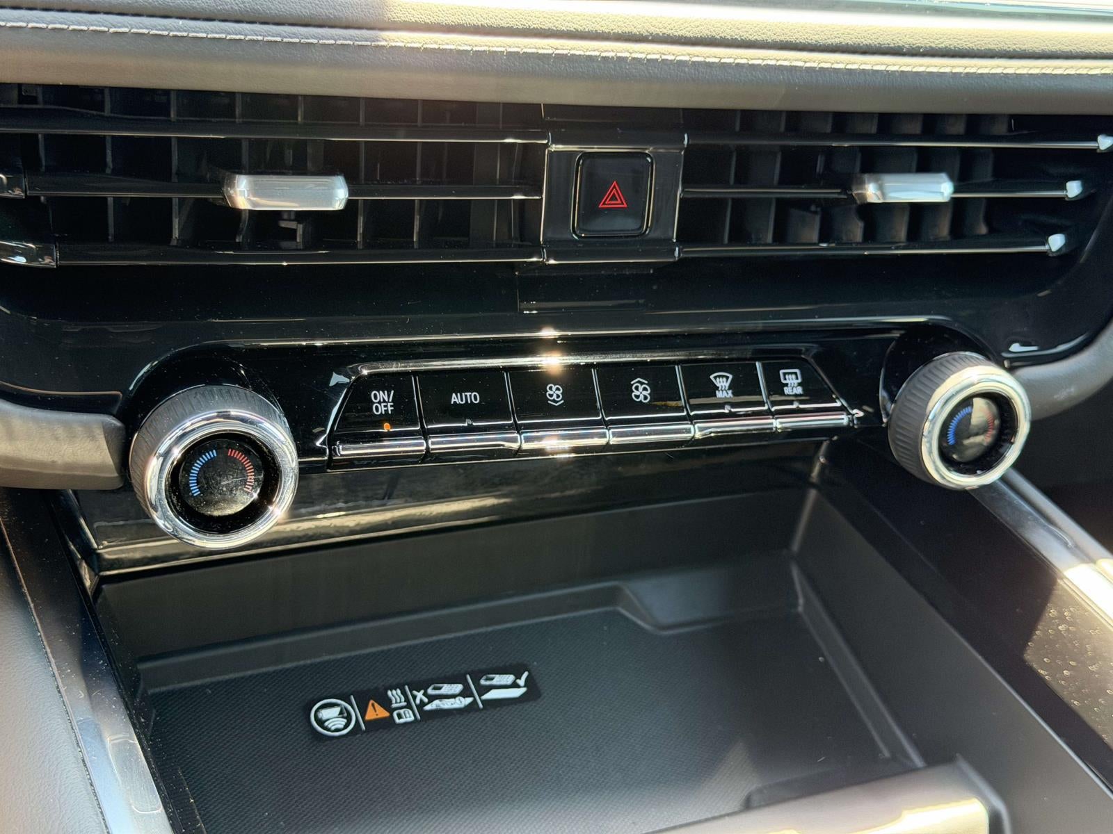 2025 Chevrolet Suburban 4WD LT