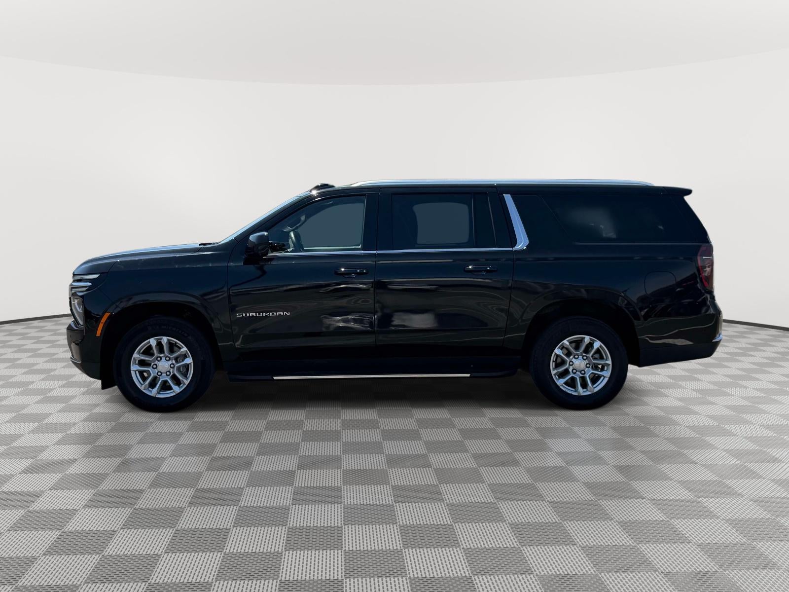2025 Chevrolet Suburban 4WD LT