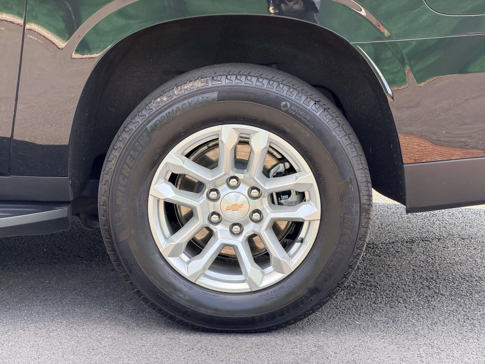 2025 Chevrolet Suburban 4WD LT