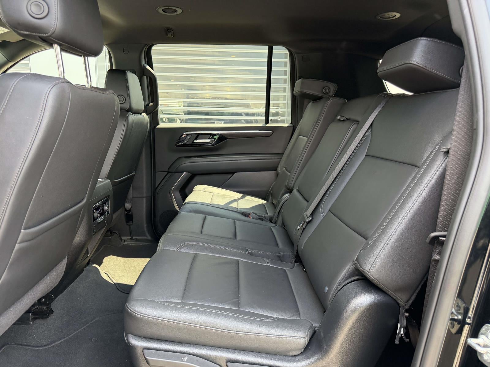 2025 Chevrolet Suburban 4WD LT