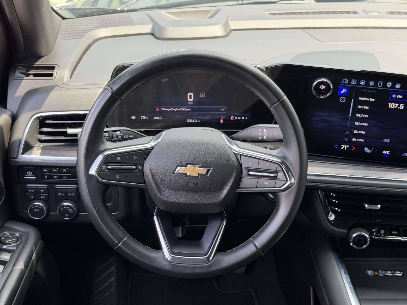 2025 Chevrolet Suburban 4WD LT