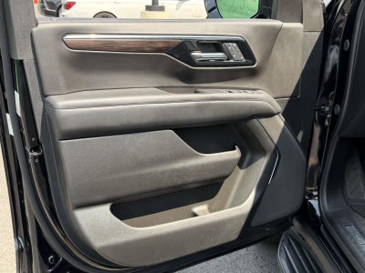 2025 Chevrolet Suburban 4WD LT