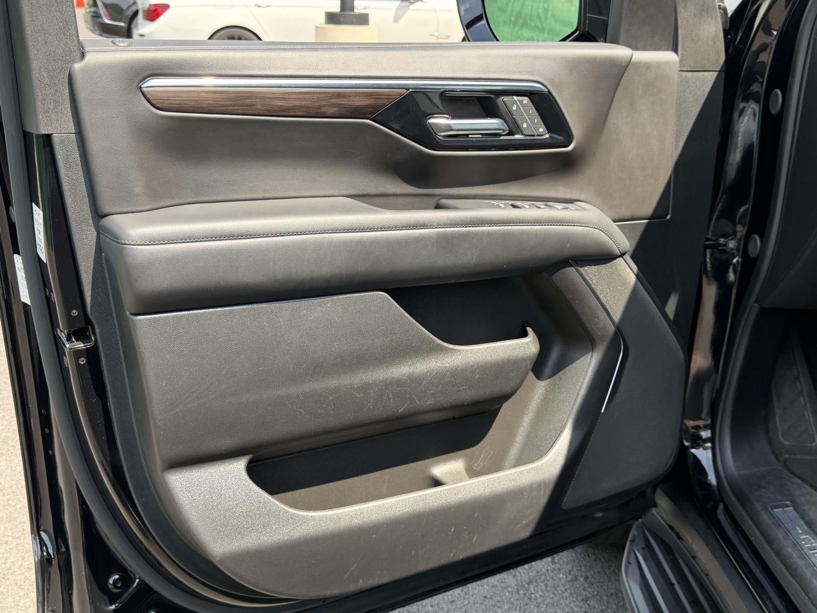 2025 Chevrolet Suburban 4WD LT