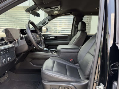 2025 Chevrolet Suburban 4WD LT