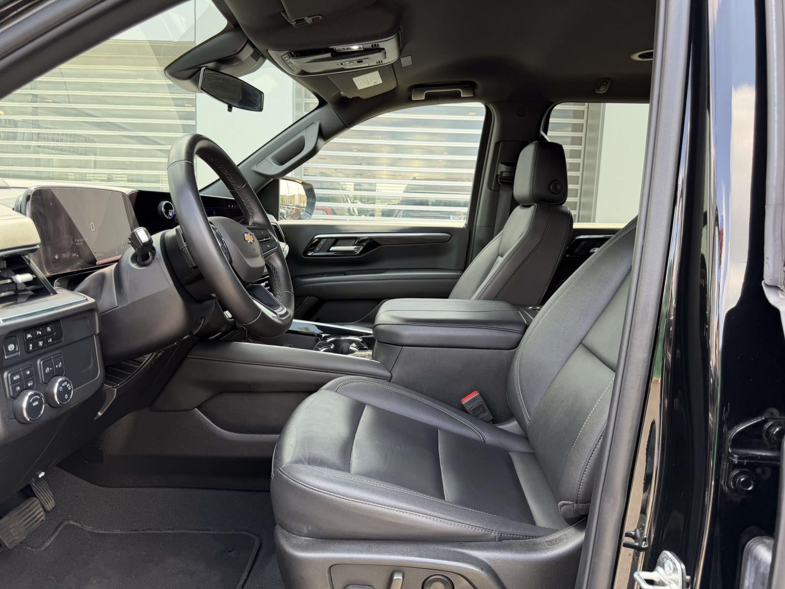 2025 Chevrolet Suburban 4WD LT