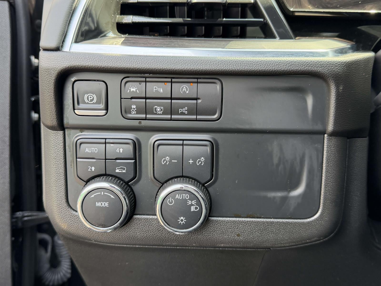 2025 Chevrolet Suburban 4WD LT
