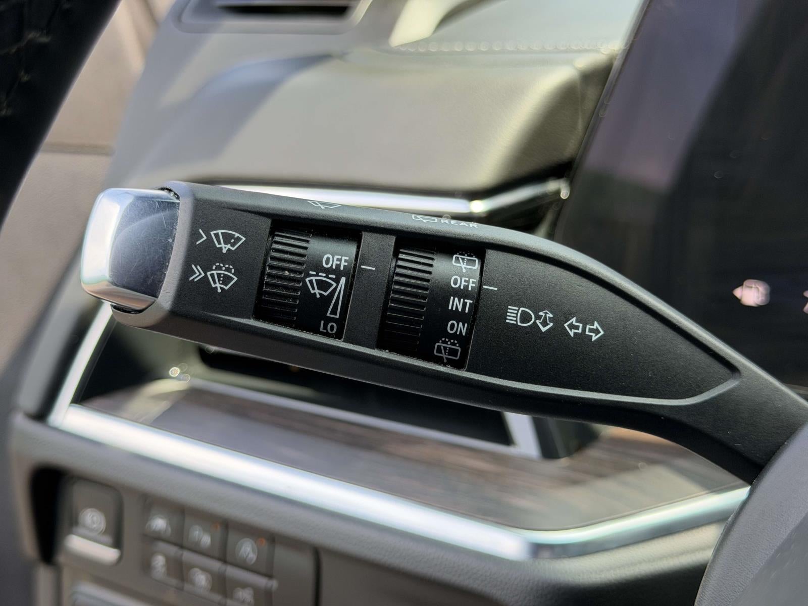 2025 Chevrolet Suburban 4WD LT