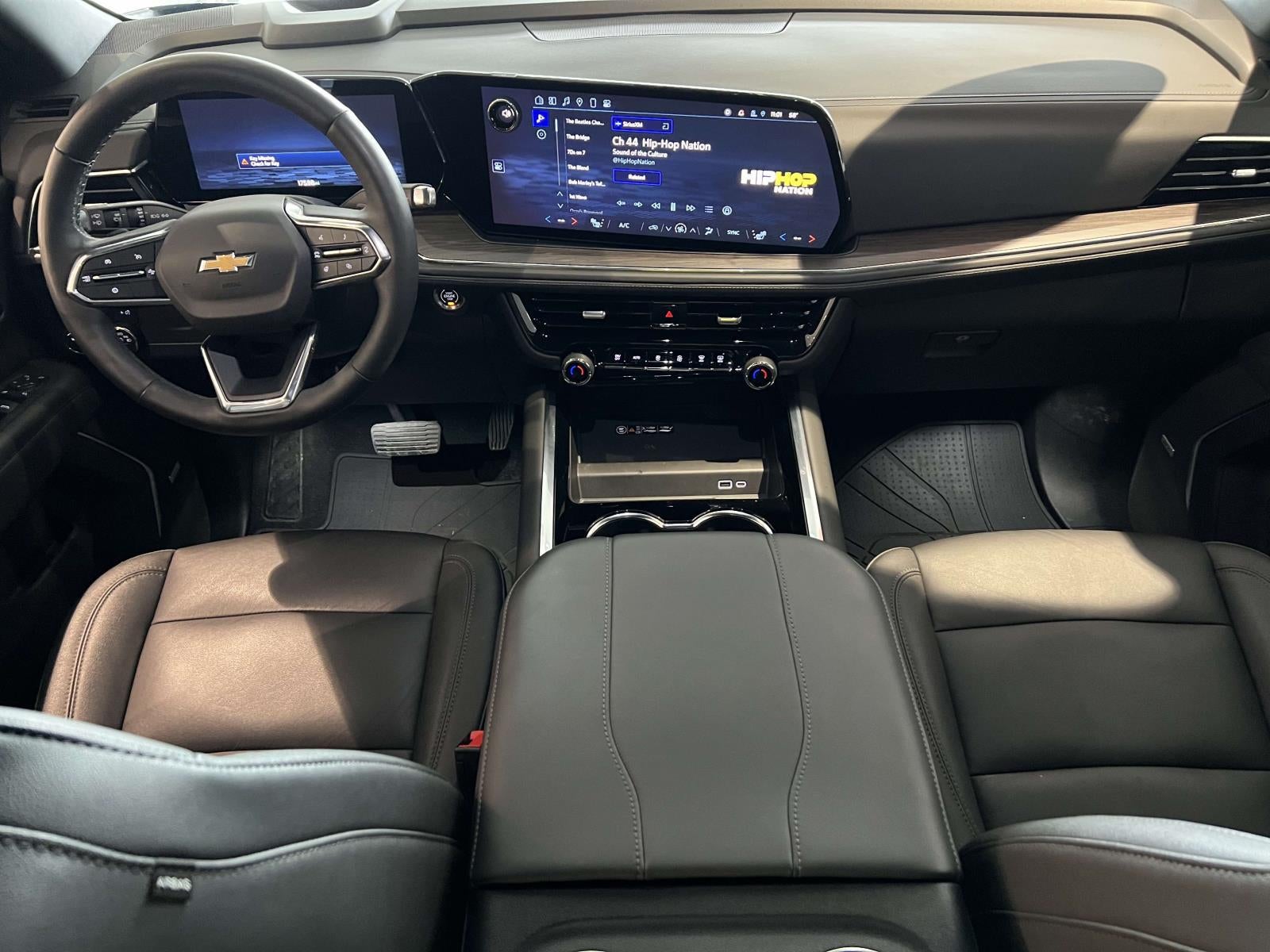 2025 Chevrolet Suburban LT