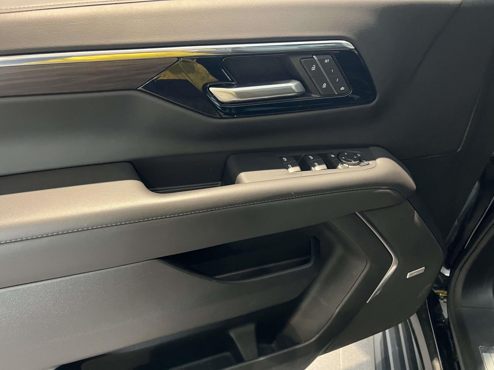 2025 Chevrolet Suburban LT