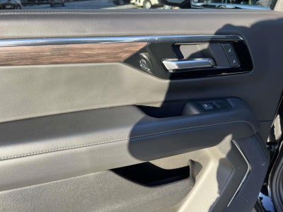 2025 Chevrolet Suburban 4WD LT