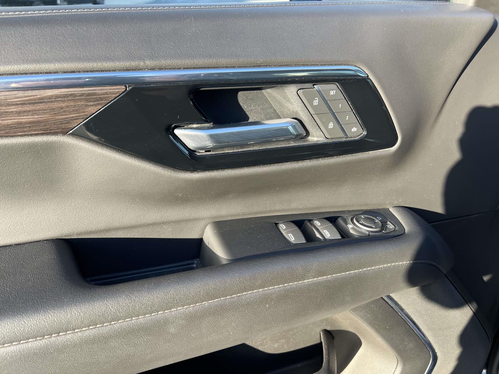 2025 Chevrolet Suburban 4WD LT