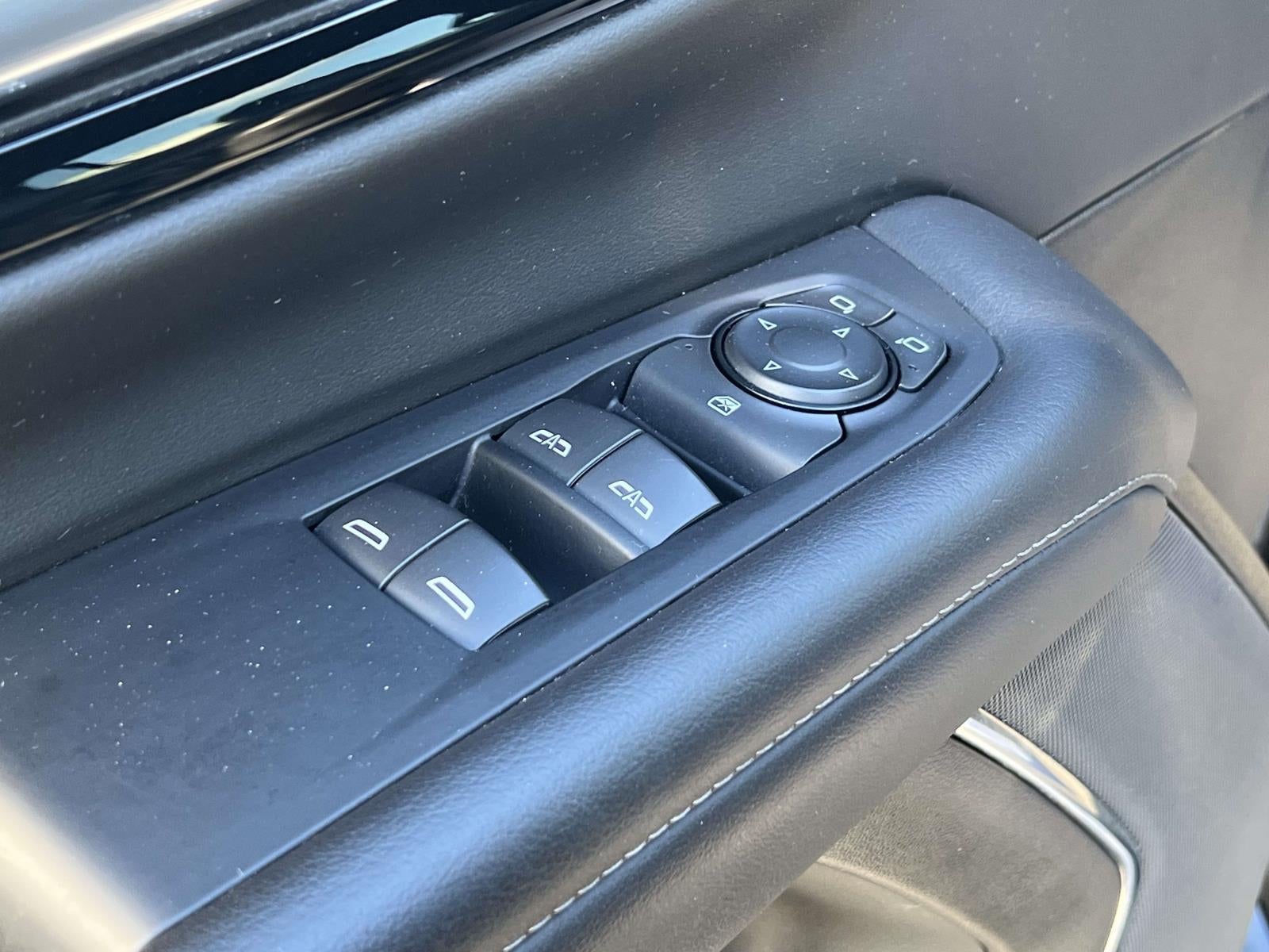 2025 Chevrolet Suburban 4WD LT