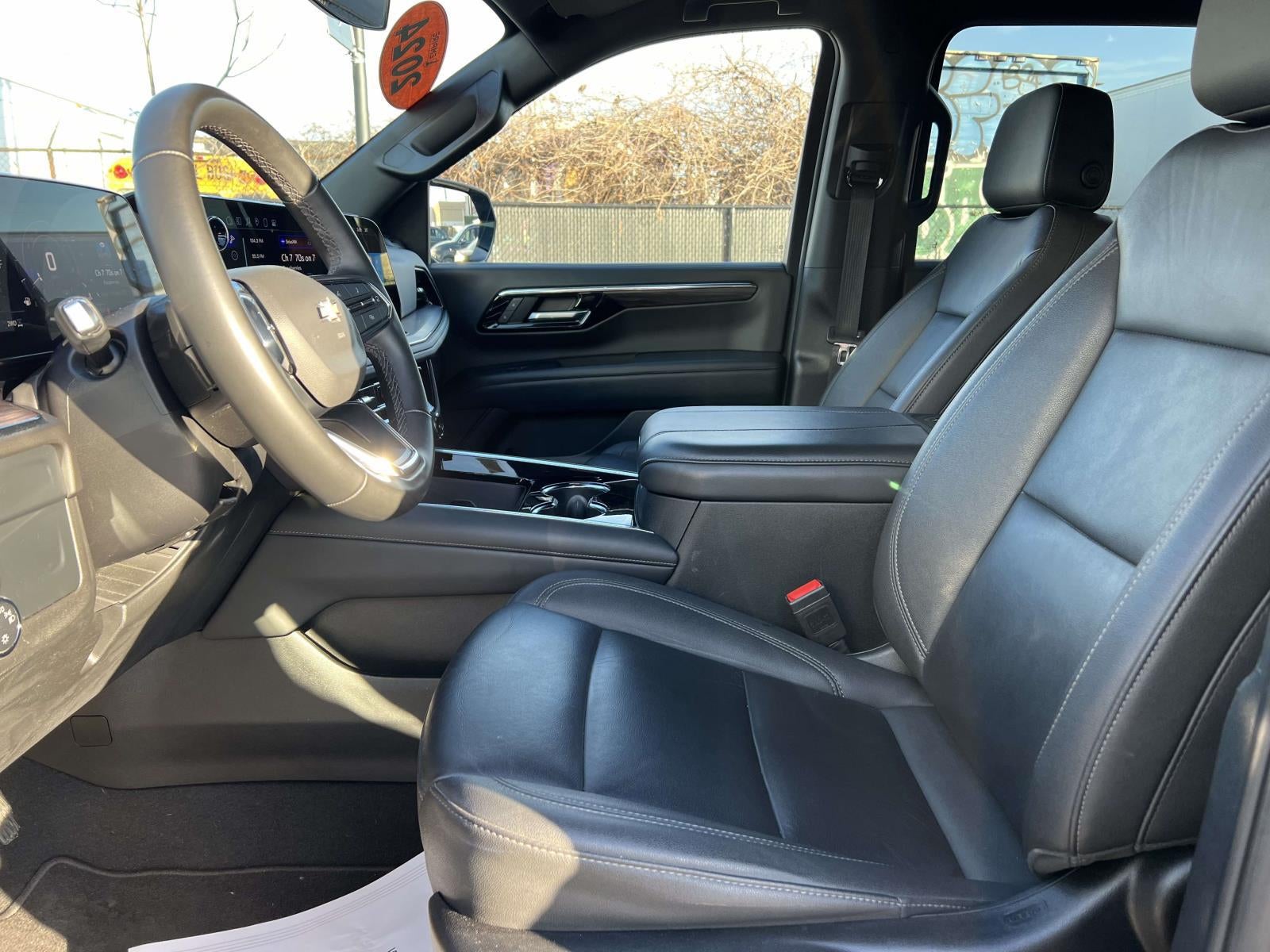 2025 Chevrolet Suburban 4WD LT