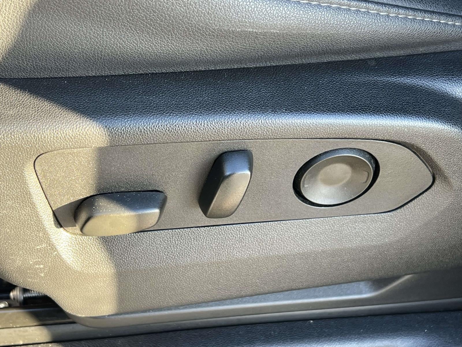 2025 Chevrolet Suburban 4WD LT