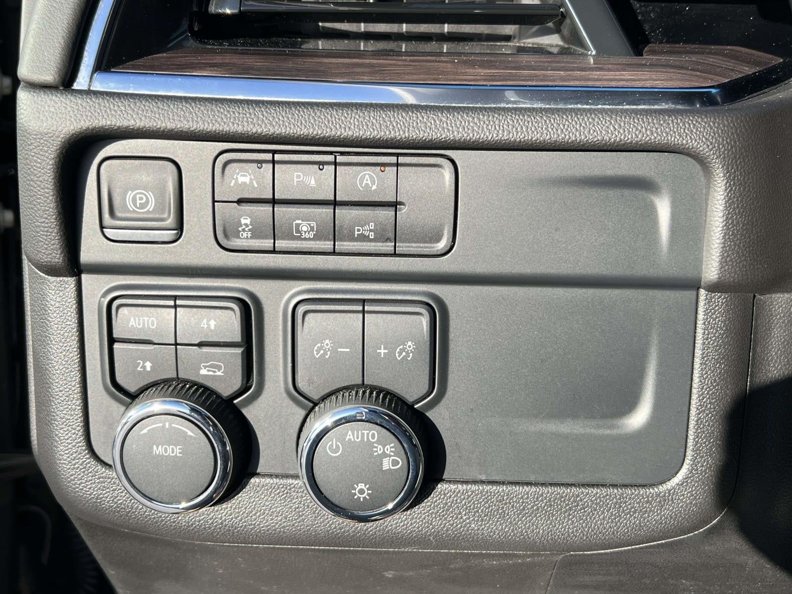 2025 Chevrolet Suburban 4WD LT