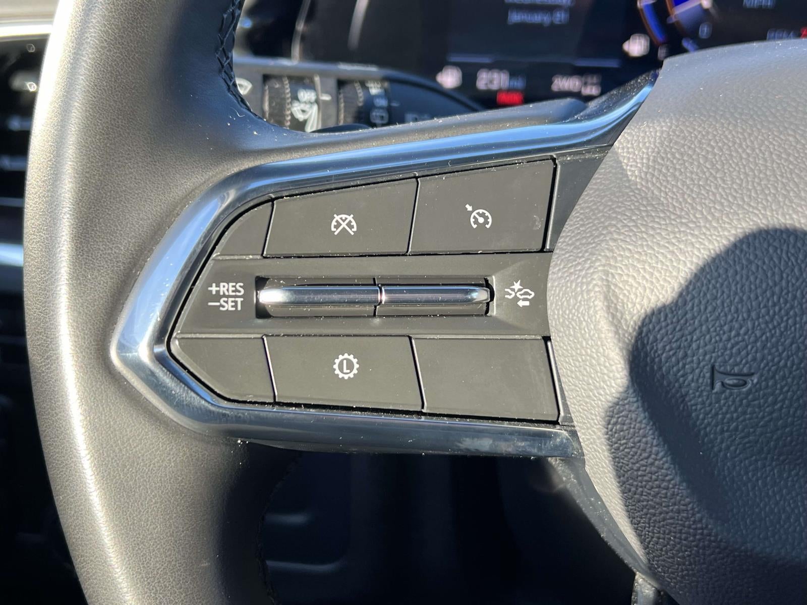 2025 Chevrolet Suburban 4WD LT