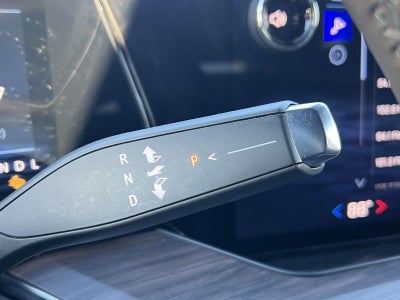 2025 Chevrolet Suburban 4WD LT