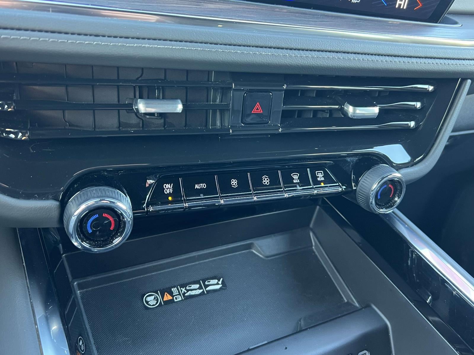 2025 Chevrolet Suburban 4WD LT