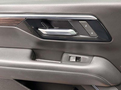 2025 Chevrolet Suburban 4WD LT