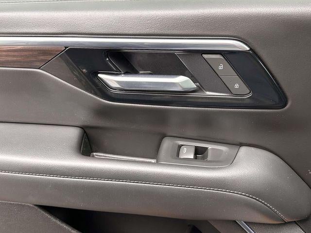 2025 Chevrolet Suburban 4WD LT