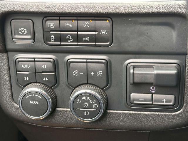 2025 Chevrolet Suburban 4WD LT